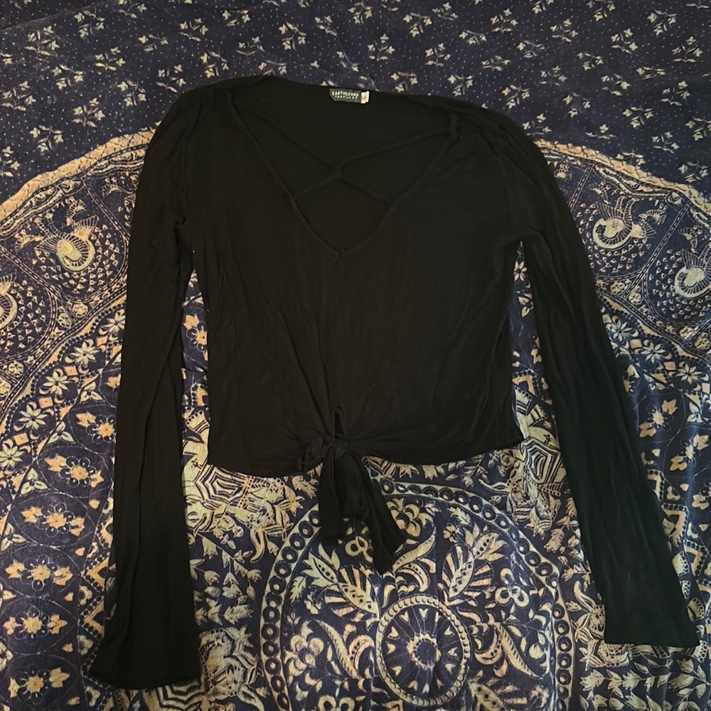 Earthbound tied mid length top.